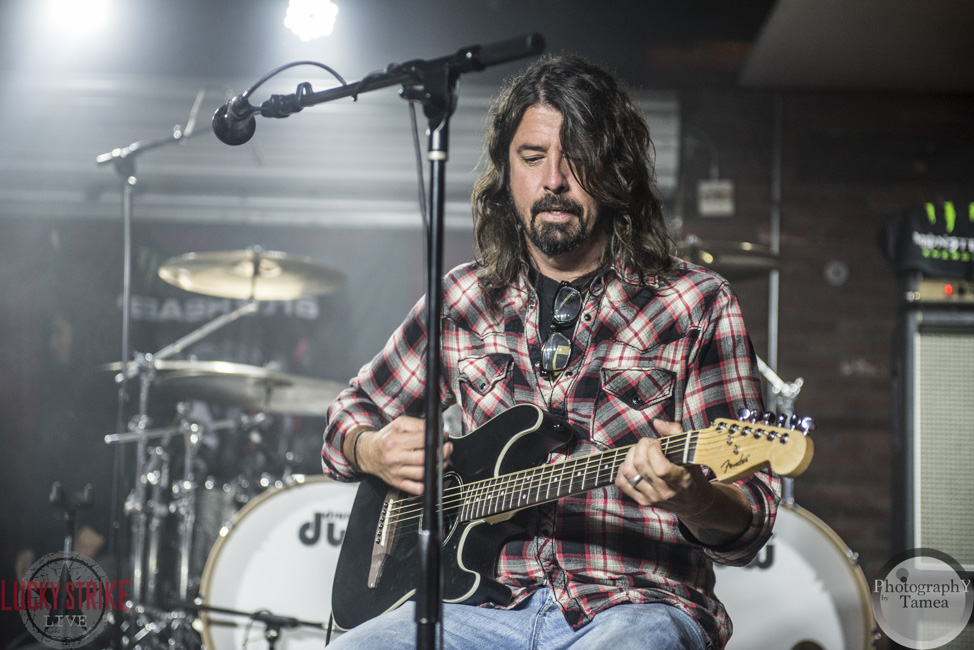 Watch Dave Grohl Perform 'Ace of Spades' With Members of Slayer, Pantera, and Metallica