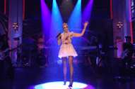 Watch Gwen Stefani Sing ‘Make Me Like You,’ ‘Misery,’ and a Song About Space Pants on ‘Saturday Night Live’