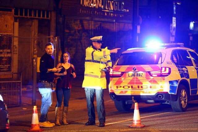 Αποτέλεσμα εικόνας για 19 dead in explosion at Ariana Grande concert in Manchester, U.K.