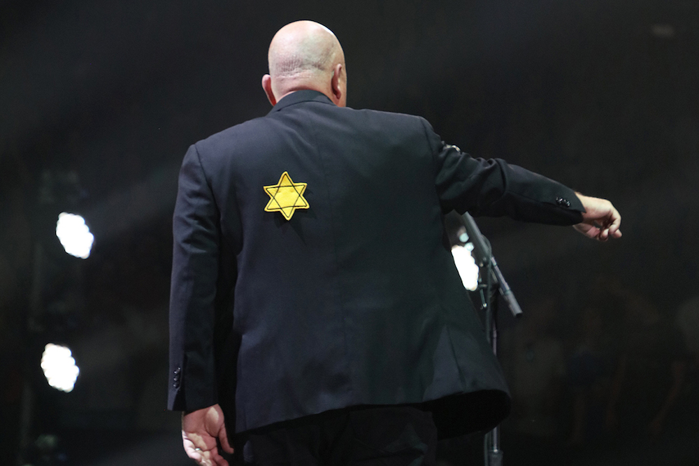 Billy Joel Wears Star of David Amidst Rising White Supremacist Tensions
