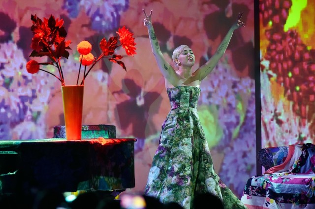 Kathleen Hanna Loves You Too, Miley Cyrus