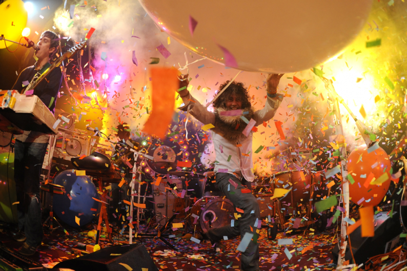 Wayne Coyne Takes <i>CBS Sunday Morning</i> Behind the Scenes of the Flaming Lips' Space Bubble Concerts