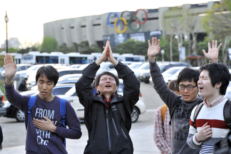 South Koreans protesting the arrival of Lady Gaga / Photo by Jung Yeon-Je/AFP/Getty