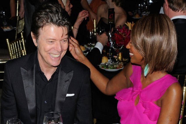 Davie Bowie can't stop laughing! / Photo by Getty Images