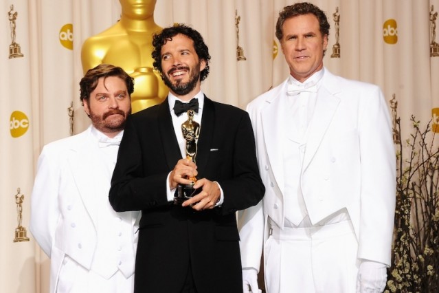 Bret McKenzie celebrating his Oscar win / Photo by Getty Images