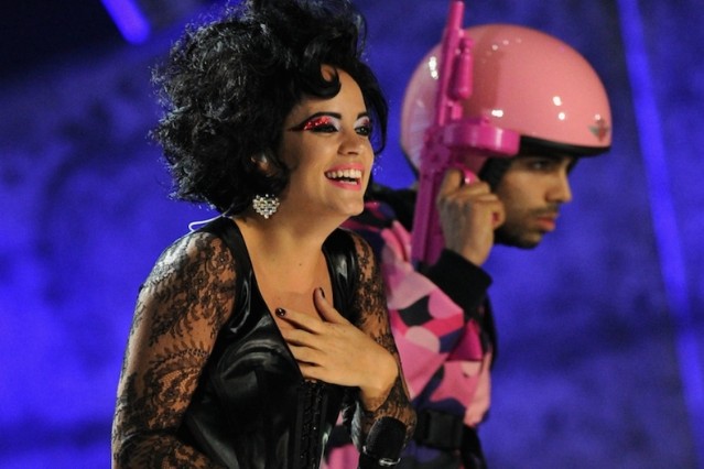 Lily Allen and somebody wearing Pink in 2010 / Photo by Getty Images