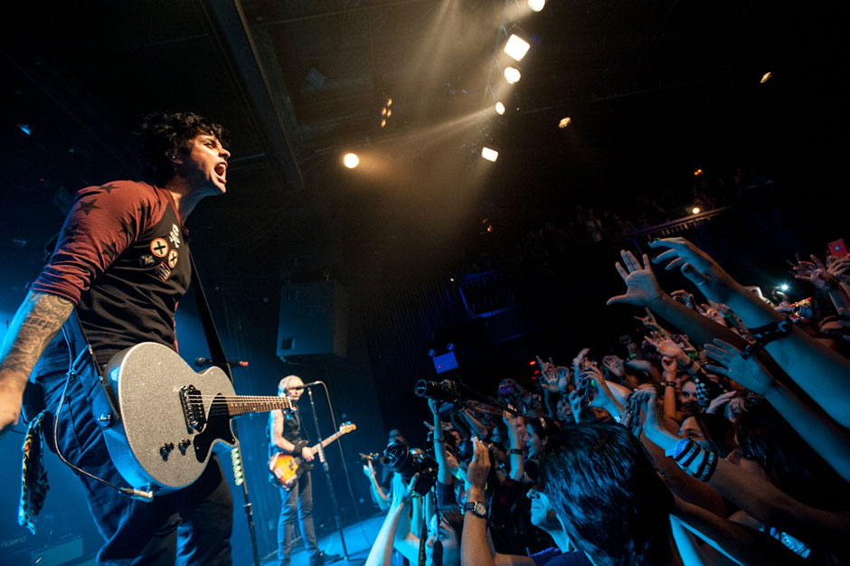 Green Day Let Themselves Go In Nyc Photos Of Intimate ‘uno Gig Spin