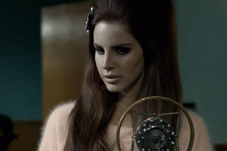 Watch Lana Del Rey Sing Blue Velvet In Mohair For H M Spin