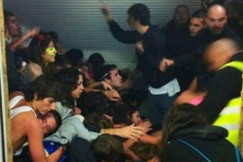 Crowd crush at Madrid's Thriller Music Park (photo: Estefanía Sa / El País)