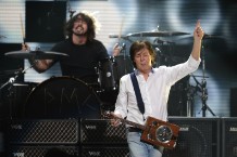 Dave Grohl and Paul McCartney / Photo by Getty Images