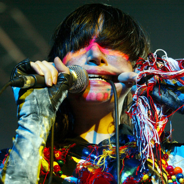 Karen O. performing at the Brixton Academy in London, 2004 / Photo by Tim Whitby/WireImage