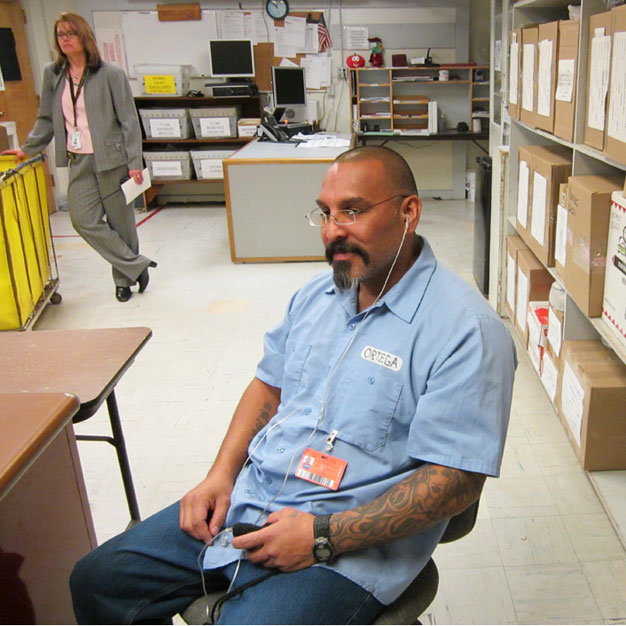 Inmate Richard Ortega and Warden Terema Carlin at the Idaho Correctional Institution / Photo by David Peisner