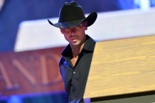 Kenny Chesney Life on a Rock Macklemore Can't Hold Us Billboard Chart