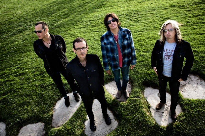 Stone Temple Pilots Chester Bennington 'Out of Time'