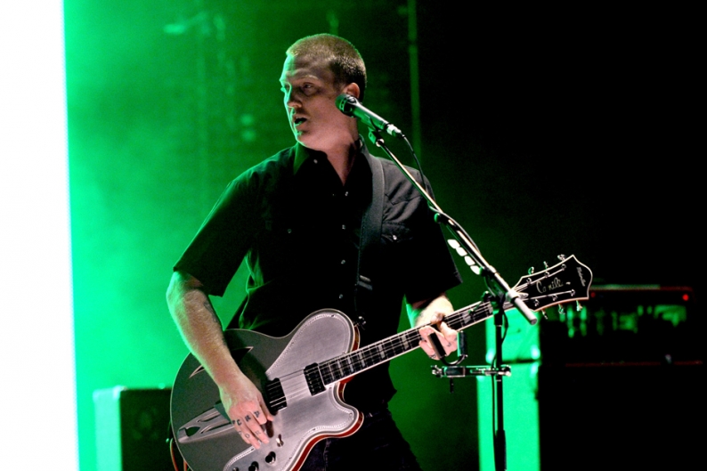 Queens of the Stone Age Letterman 'I Sat By the Ocean' Video
