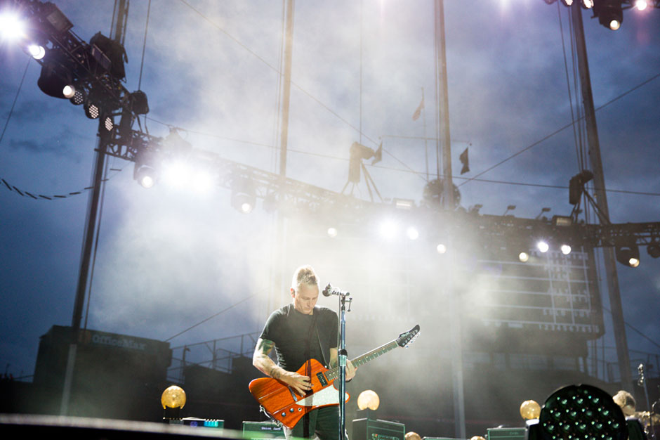 Pearl Jam Stay Up Late, Weather Rain Delay at Chicago’s Wrigley Field