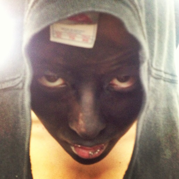 130731-g-dragon-trayvon-martin-blackface-hoodie.jpg