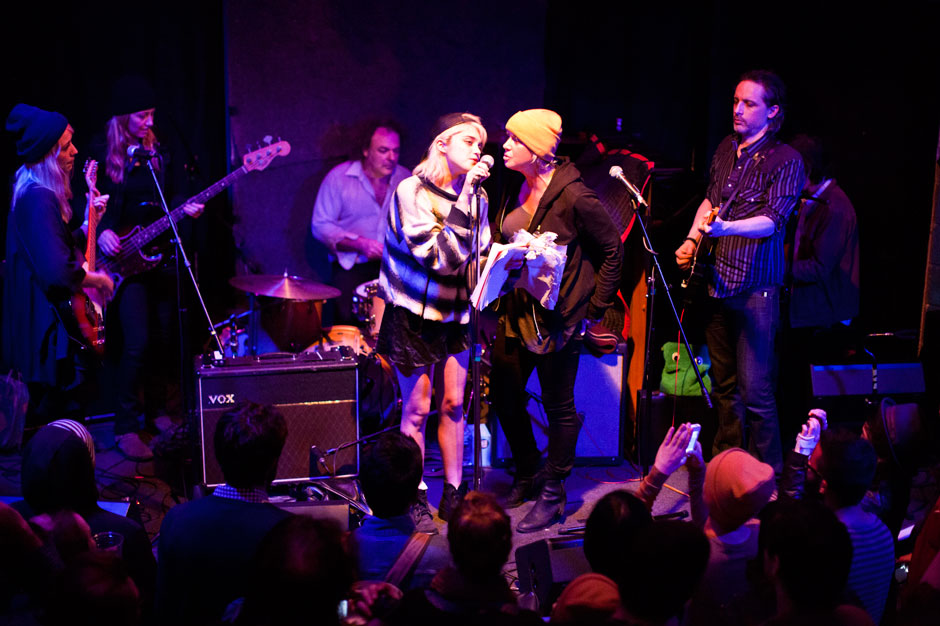 Sky Ferreira and Cat Power at An Elliott Smith Tribute Show, Brooklyn, New York, October 21, 2013 / Photo by Jolie Ruben