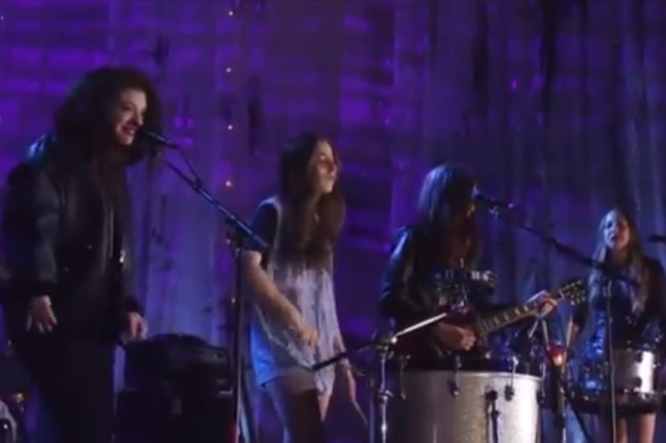 Haim, Lorde, Sheryl Crow, "Strong Enough," VH1 You Oughta KNow,