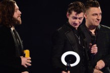 arctic monkeys brit awards 2014