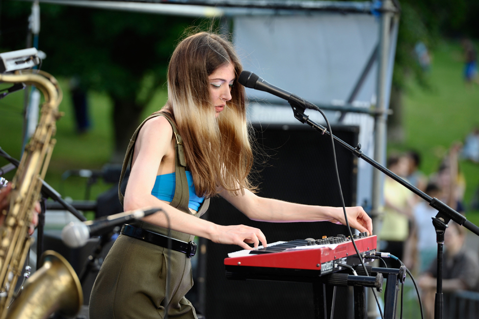 Chairlift’s Caroline Polachek Contorts ‘Backwards and Upwards’ as ...