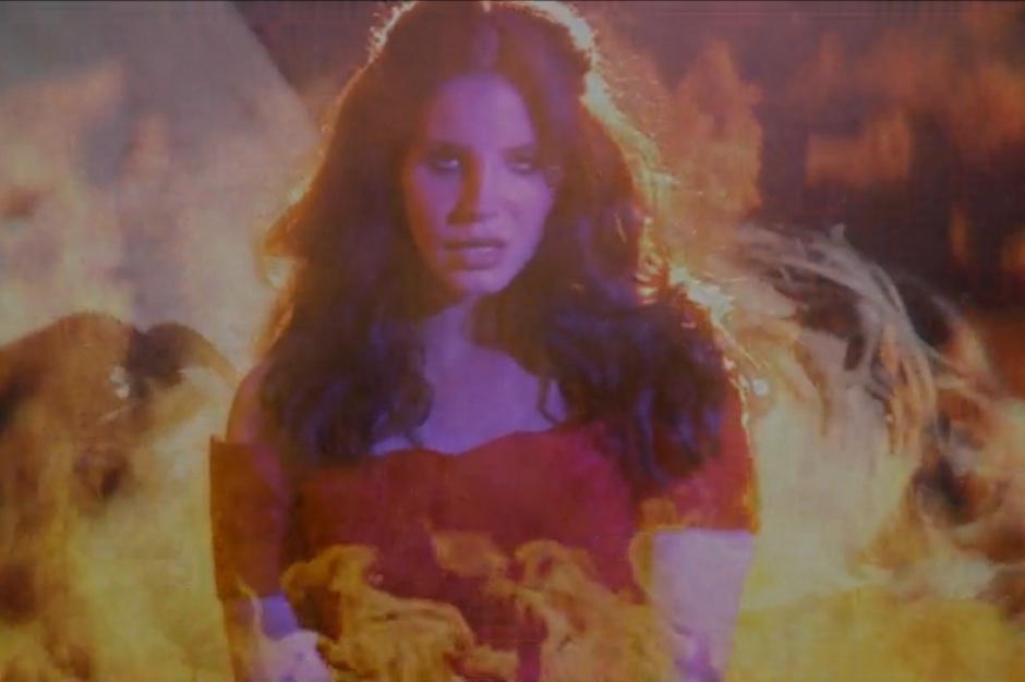 flyde over Genveje ironi Lana Del Rey Sets Two Love Affairs Ablaze in 'West Coast' Video - SPIN