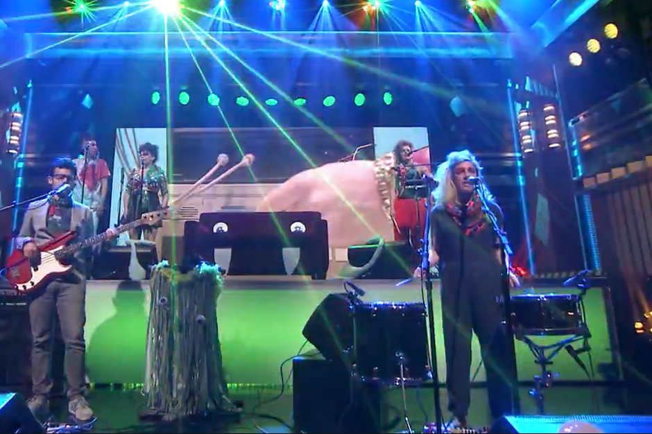 Watch Tune Yards Perform Water Fountain On The Tonight Show Spin
