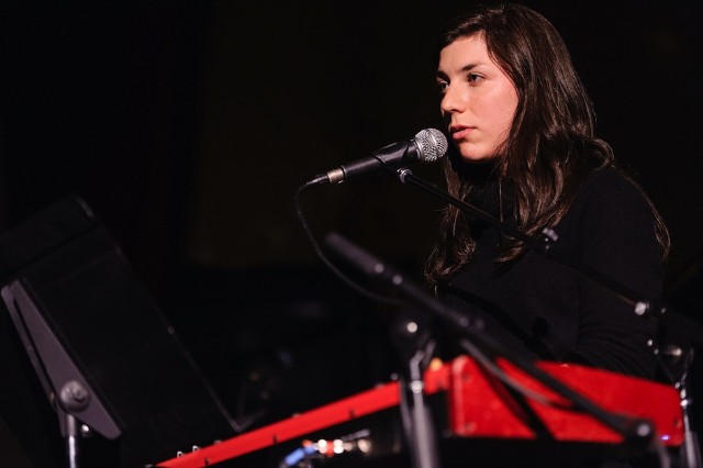 Julia Holter Dionne Warwick Dont Make Me Over Single Cover Stream
