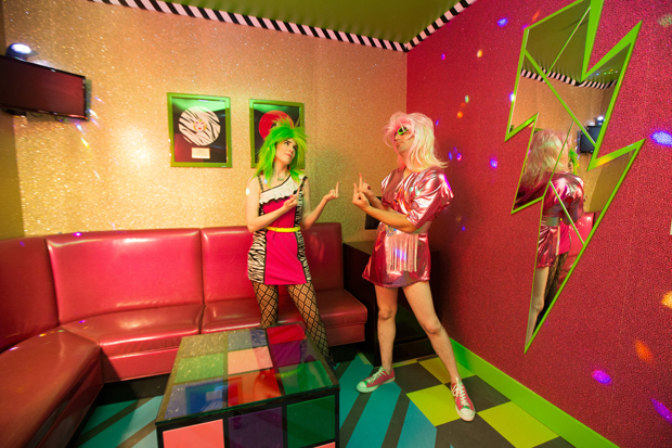 texas karaoke twin peaks black lodge highball jem holograms