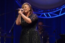 kelly clarkson, heartbeat song