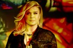 Q&A: Kelly Clarkson Talks 'Piece By Piece,' Identity Politics, and Recording While Pregnant