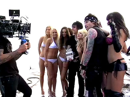 Shaddix and Todd pose with the cast of "Turn Me On"