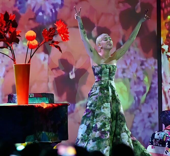 Miley Cyrus Topless New York Fashion Week Party Bushwick Video
