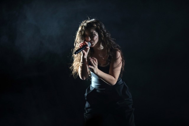 Lorde Performs Live In Dunedin