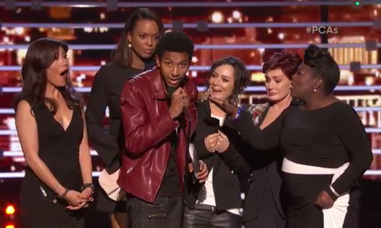 The Talk's crew getting interrupted at the People's Choice Awards