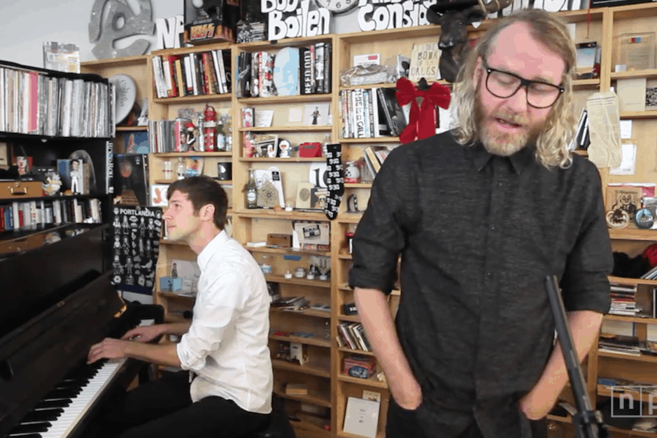 El Vy Bring Three Return To The Moon Tracks To Npr S Tiny Desk Spin