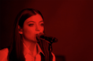 Lorde Performs ‘Life on Mars’ at the BRIT Awards’ Stirring David Bowie Tribute