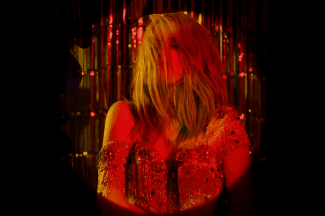 sky-ferreira-primal-scream-where-the-light-gets-in-music-video