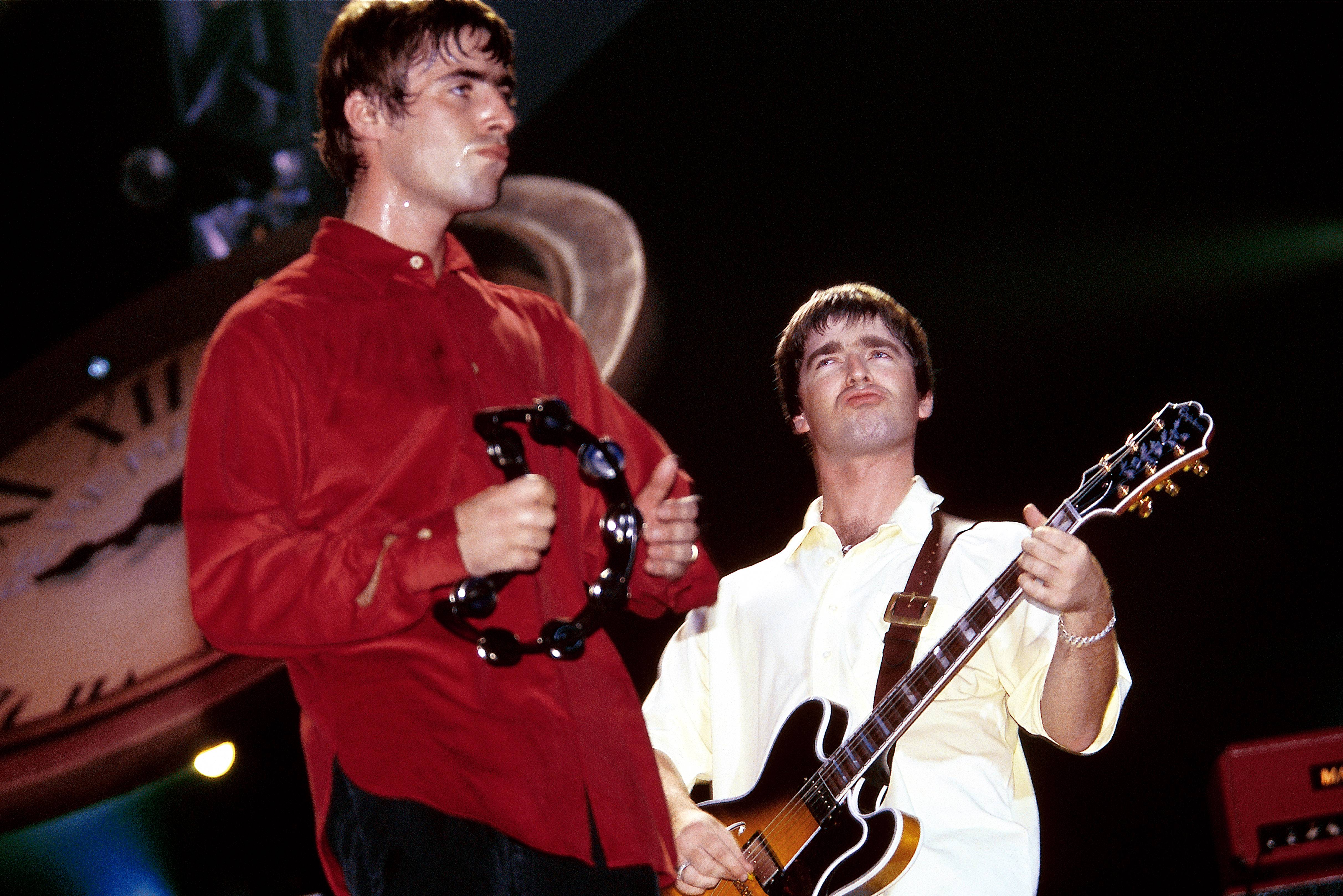 Photo of Noel GALLAGHER and Liam GALLAGHER and OASIS