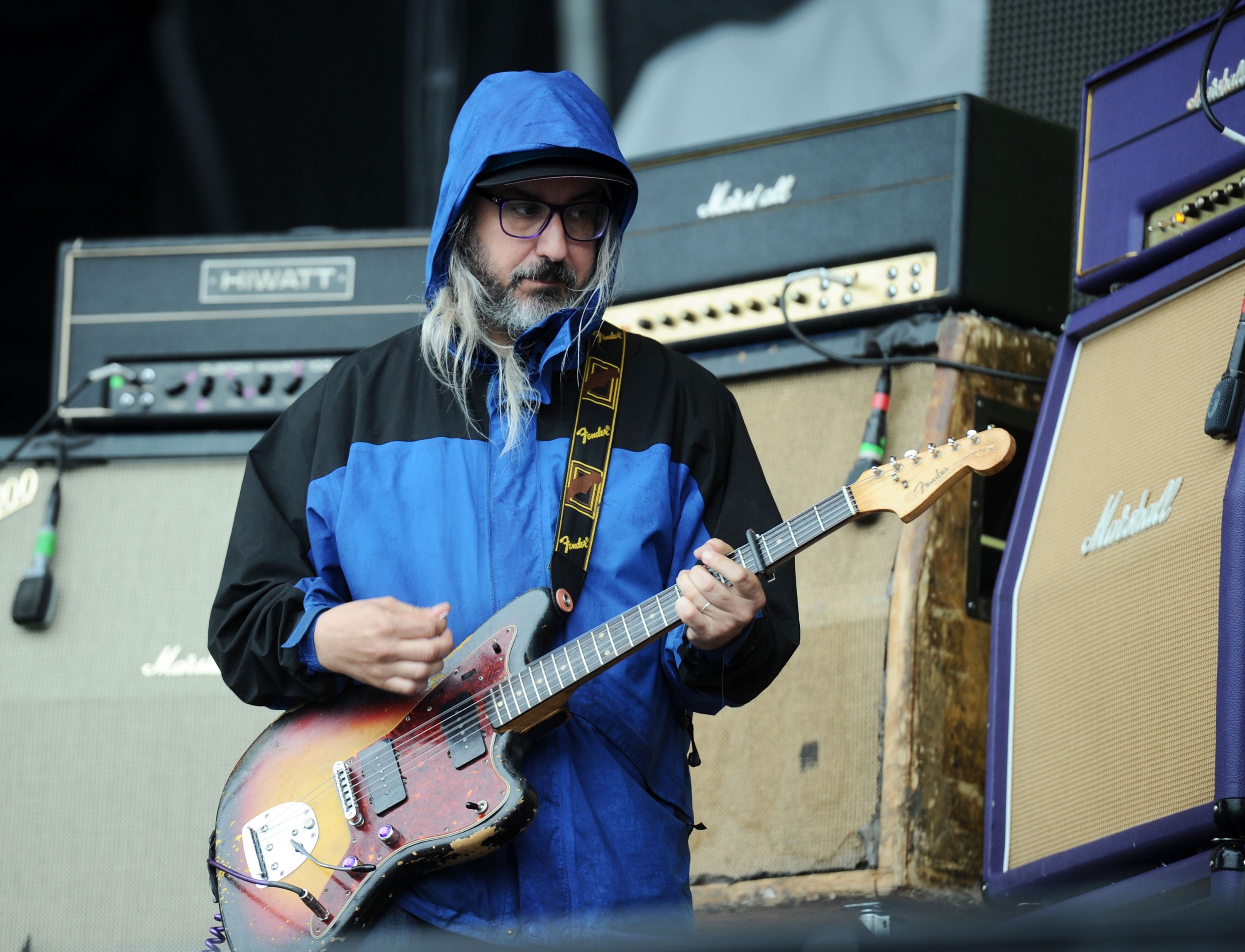 Review Dinosaur Jr., 'Give a Glimpse of What Yer Not'