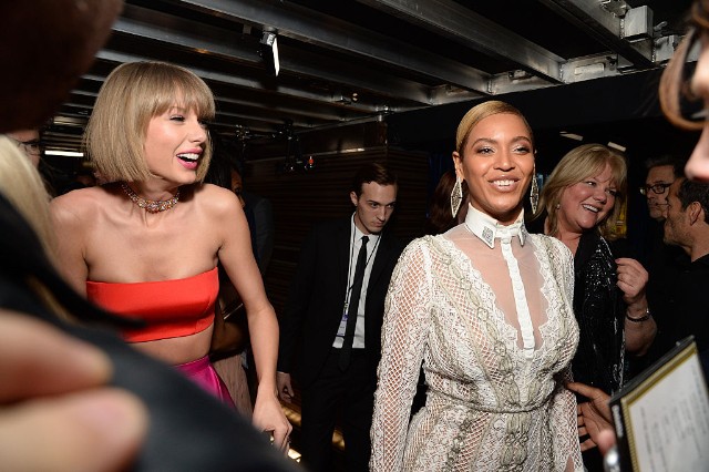 Taylor Swift Made More Money In One Year Than Beyoncé Jay Z