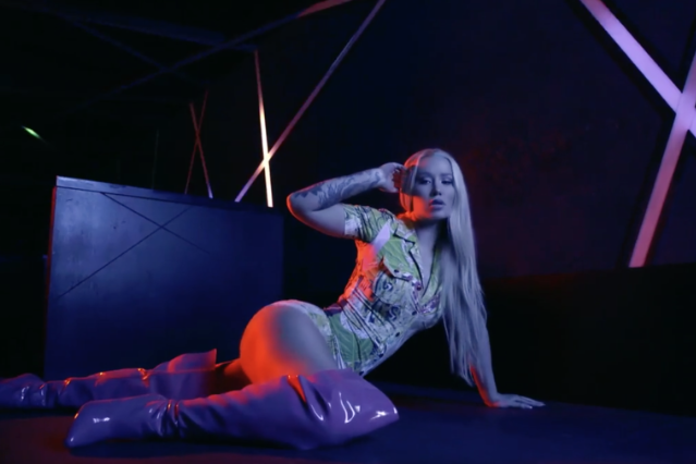 iggy-azalea-mo-bounce-video-watch-1490363629