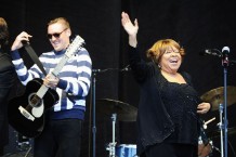 arcade-fire-i-give-you-power-stream-1484857958-640x451-1492191966