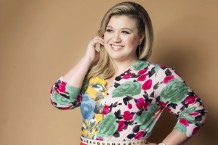 kelly-clarkson-portrait-2015-billboard-1548-1494539440