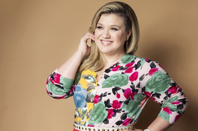 kelly-clarkson-portrait-2015-billboard-1548-1494539440