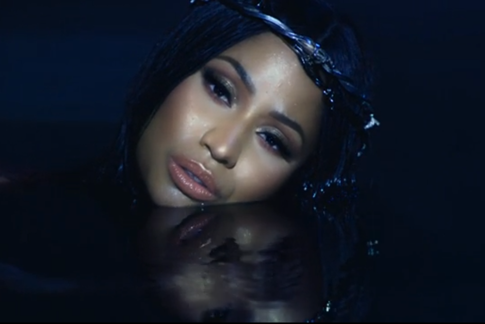 Video Nicki Minaj Regret In Your Tears Spin