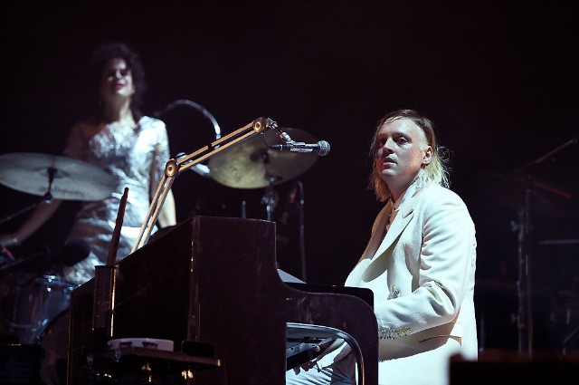 arcade-fire-electric-blue-stream-1499957288