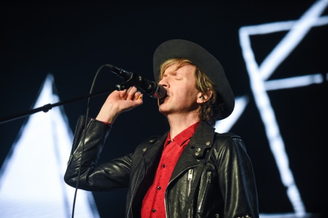 Watch Beck Play Energetic “Dreams” for KCRW