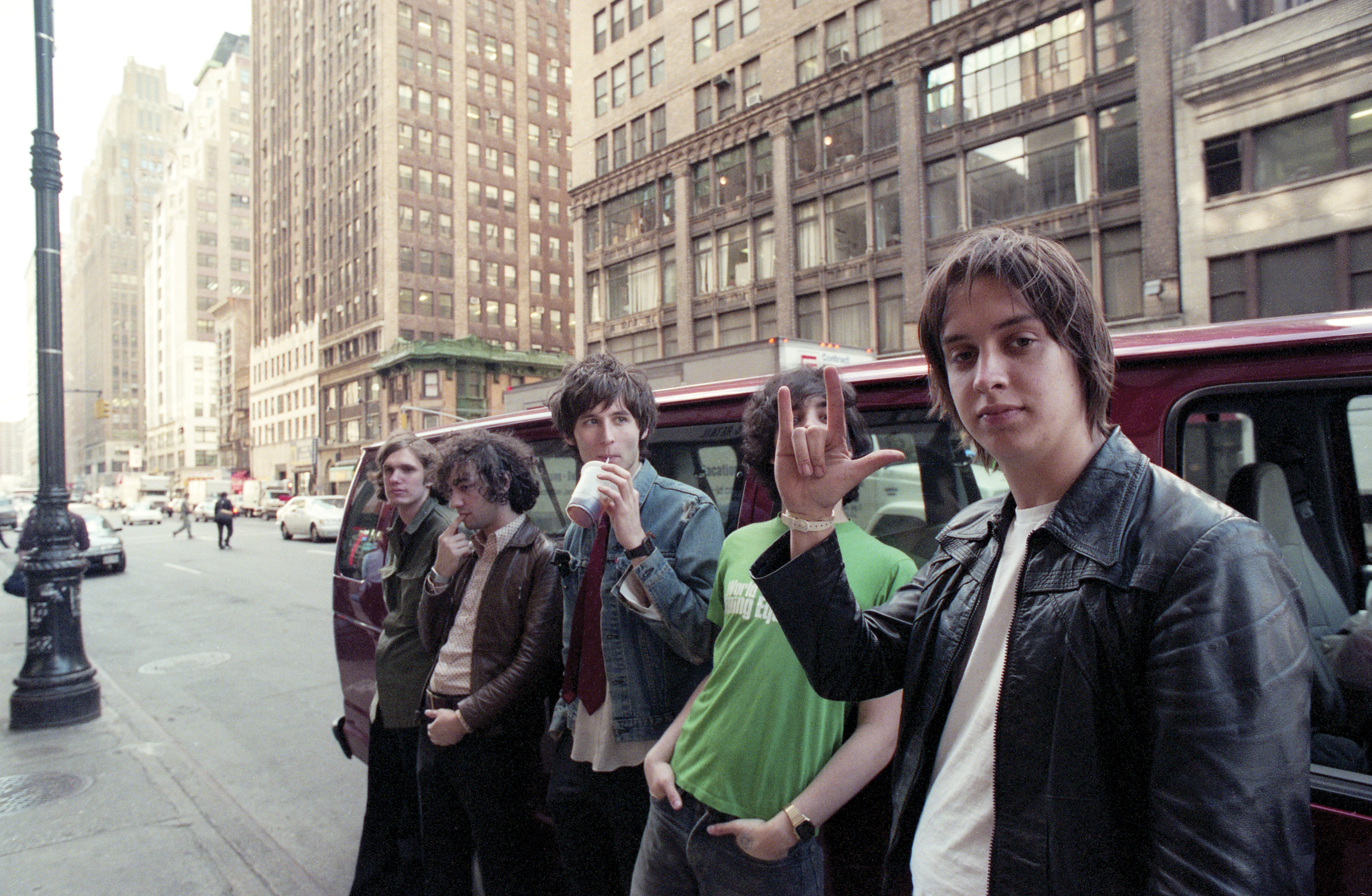 Preview <i></noscript>The Strokes: The First Ten Years</i>, a New Photo Collection of Their Early Days” title=”1922-copy-1504101159″ data-original-id=”255977″ data-adjusted-id=”255977″ class=”sm_size_full_width sm_alignment_center ” data-image-source=”getty” />
<img src=