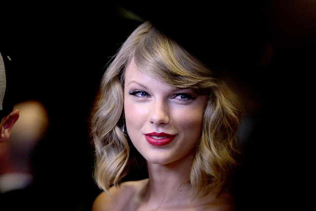 Did Calvin Harris Deliberately Not Clap For Taylor Swift's New Video?